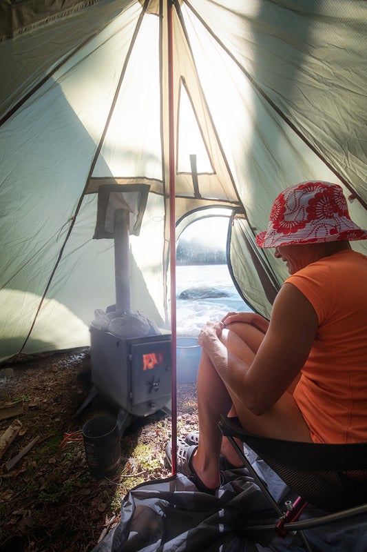 Haghus Bunker kiuaskamiina 150 MK II toimii mainiosti my&ouml;s pienemm&auml;ss&auml; teltassa kiukaana.