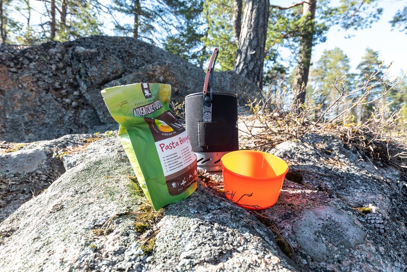 Vesi pussissa, annetaan hautua 8 minuuttia.