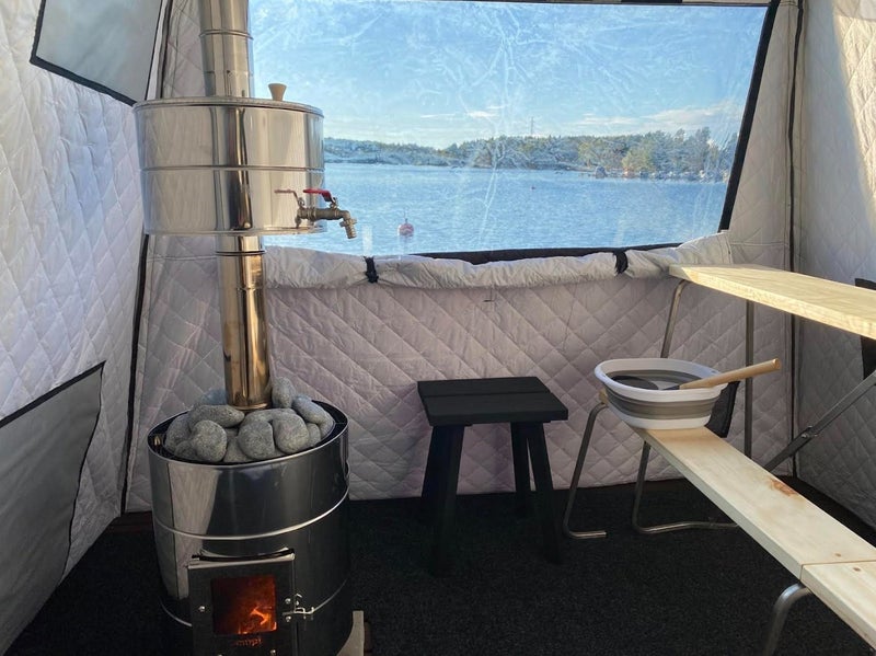 Vedenl&auml;mmitin asennettuna yhteensopivaan Lempi 10PL kiukaaseen