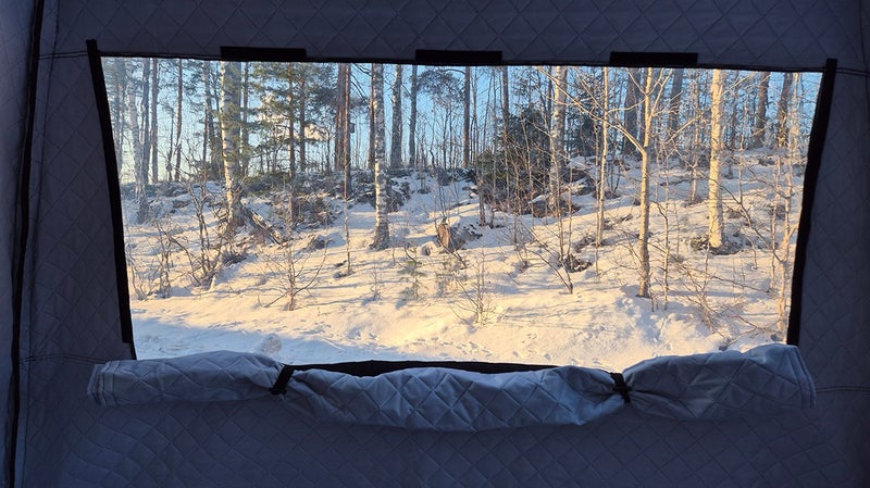 Telttasaunassa kaksi ikkunaa