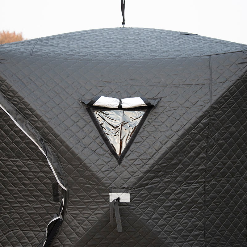 Kaikki ikkunat, isot ja my&ouml;s my&ouml;s pieni (kuvassa) peitett&auml;viss&auml;