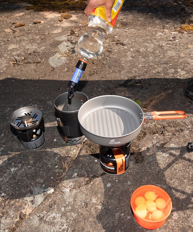 Sawyer MINI puhdistimen voi kiinnitt&auml;&auml; suoraan normaaliin muoviseen kierr&auml;tyspulloon.