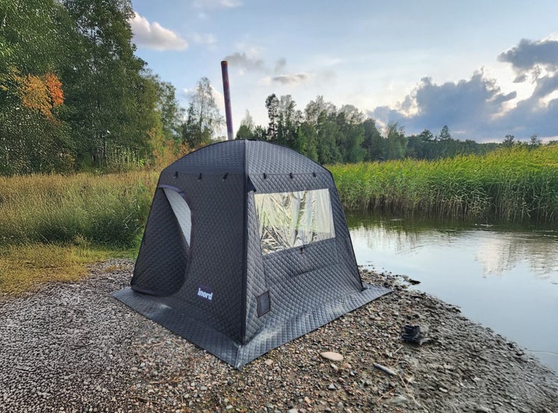 Teltassa kaksi ikkunaa