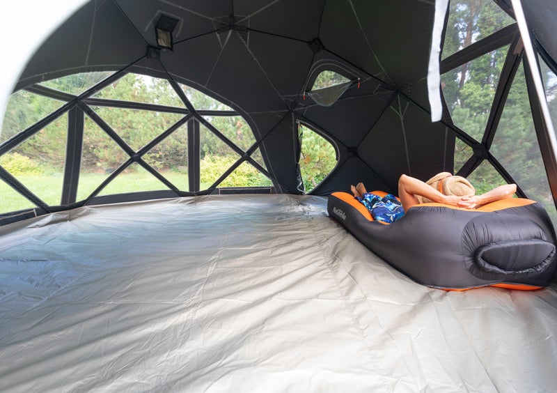 Telttaan mahtuu useampikin ihminen nukkumaan.