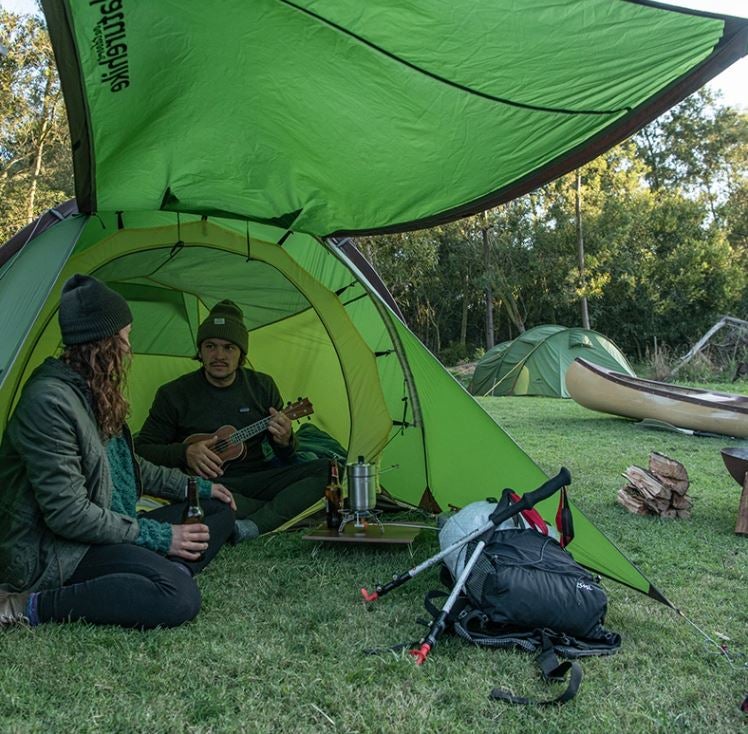 Tunneliteltta katoksella kahdelle
