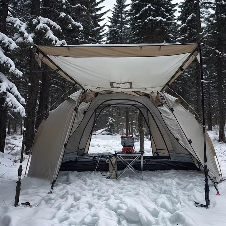 Ovi teltan sivussa sek&auml; teltan molemmissa p&auml;iss&auml;.